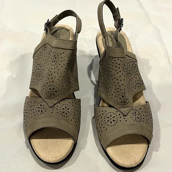 Easy Street Block Heel Sandals Linda Gray 9M - Picture 1 of 11